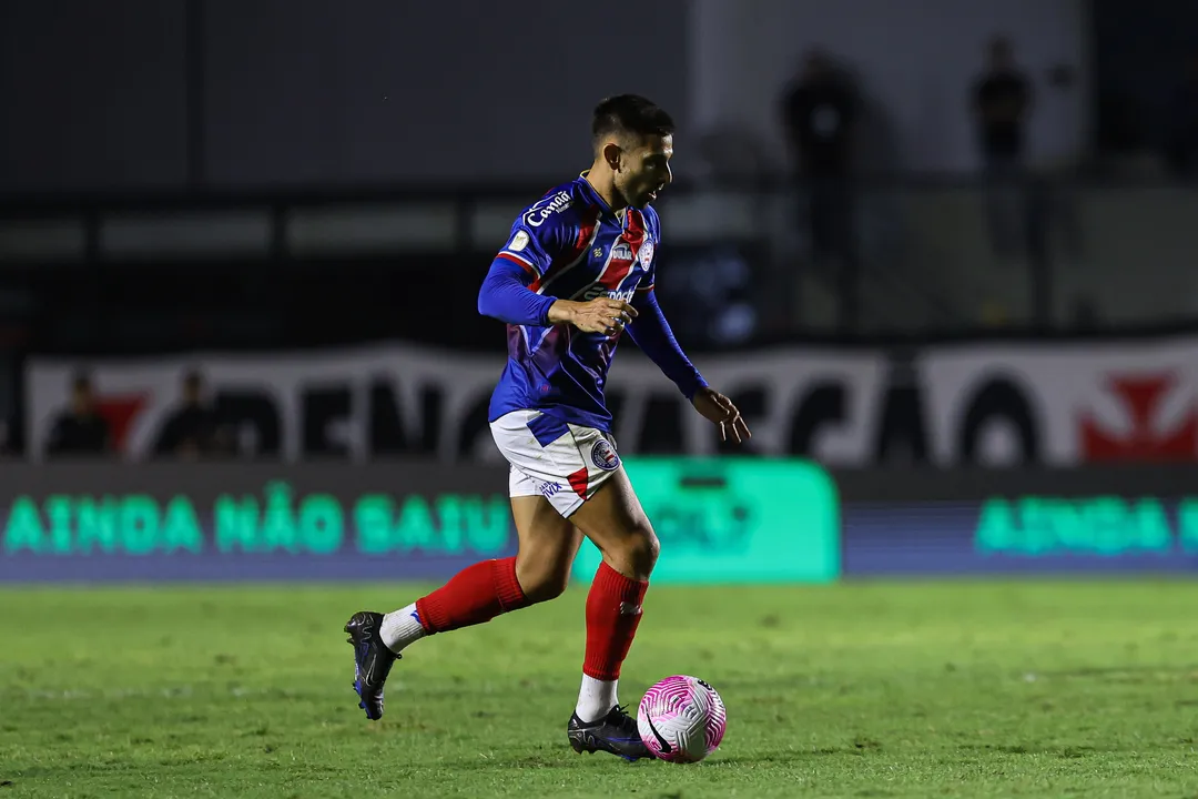 Nicolás Acevedo em ação durante o jogo contra o VAsco em São Januário