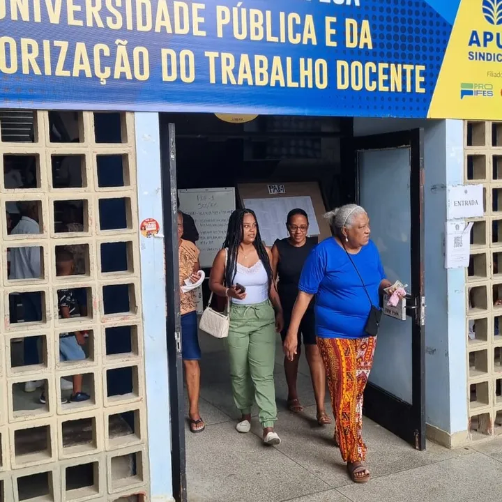 Votação ocorre das 8h às 17h deste domingo, 6