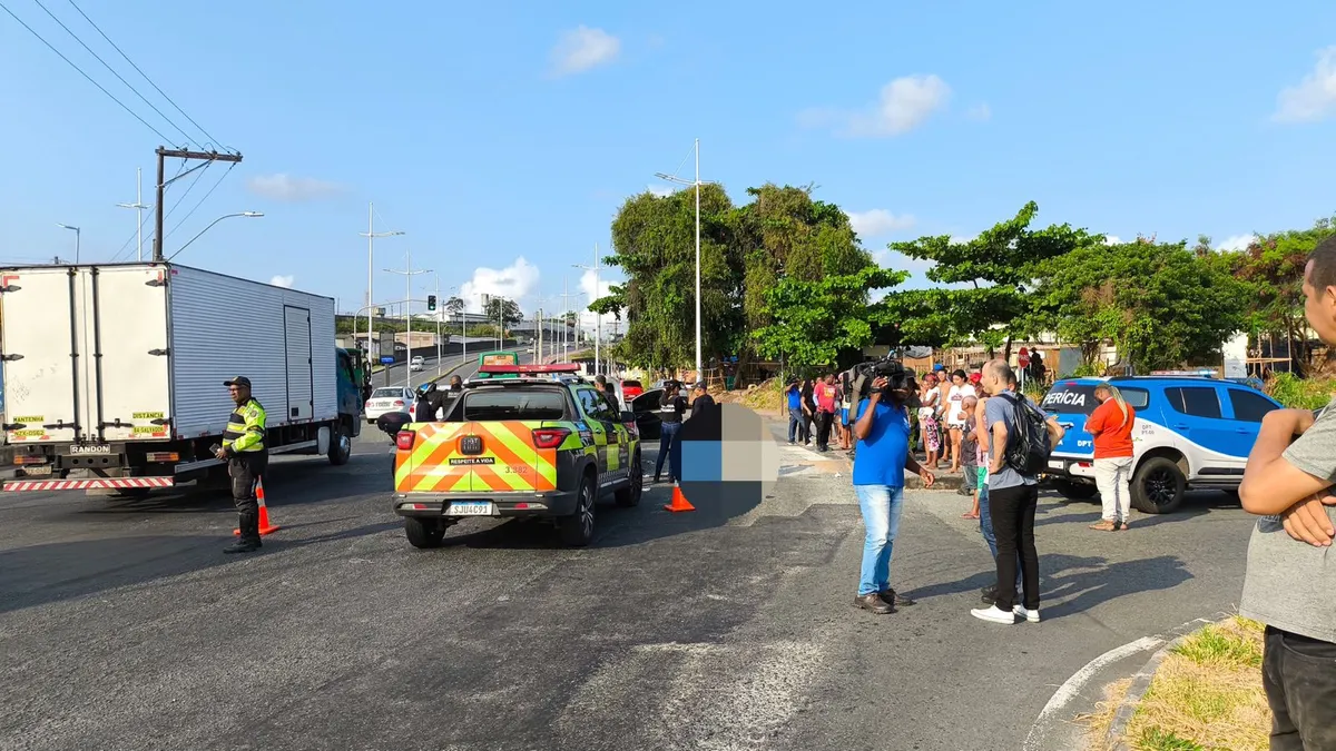 Imagem ilustrativa da imagem Homem é assassinado a tiros em frente à Estação Pirajá; Veja