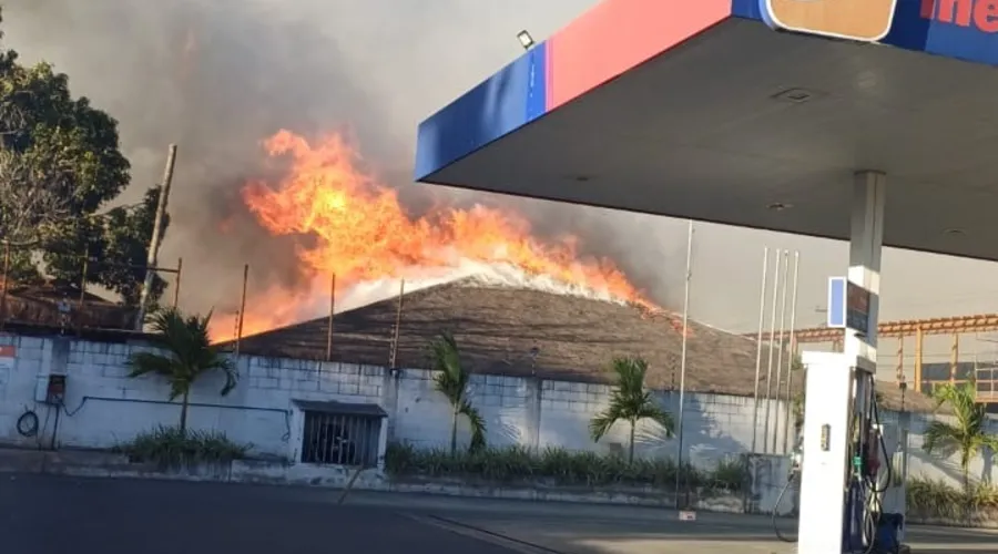 Corpo de Bombeiros foi acionado para conter chamas