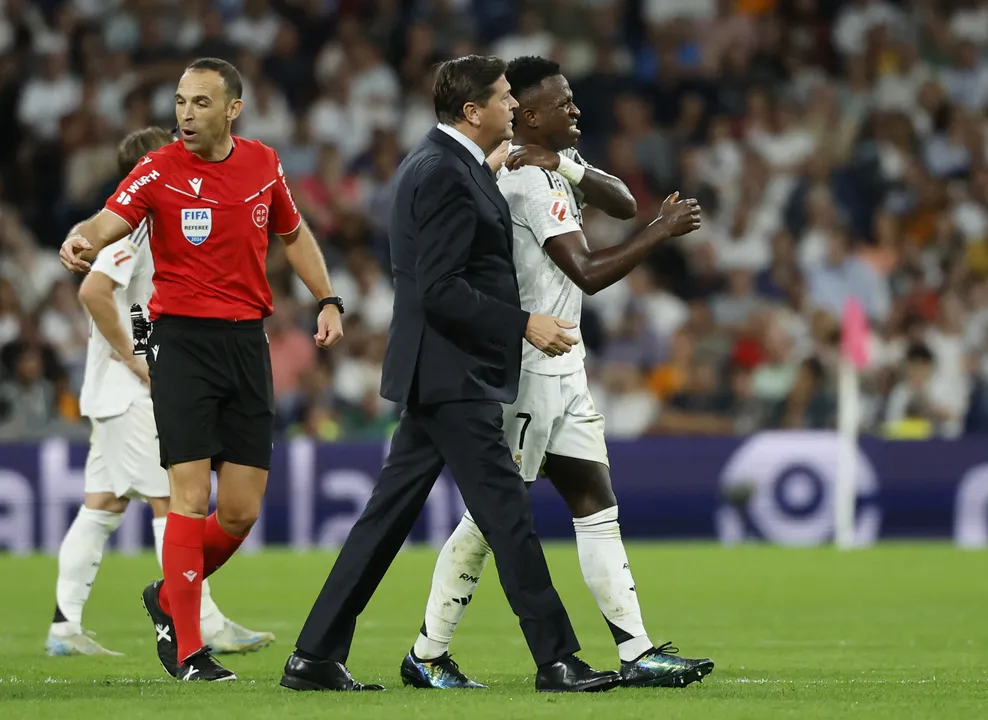 Vini Jr deixou o campo na partida deste sábado, 5