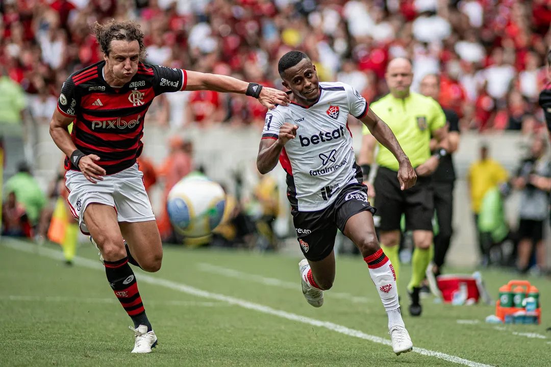 Carlos Eduardo na partida contra o Flamengo