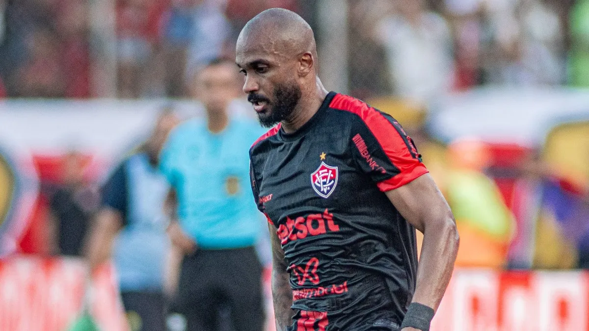 Patric Calmon, o PK, com a camisa do Vitória