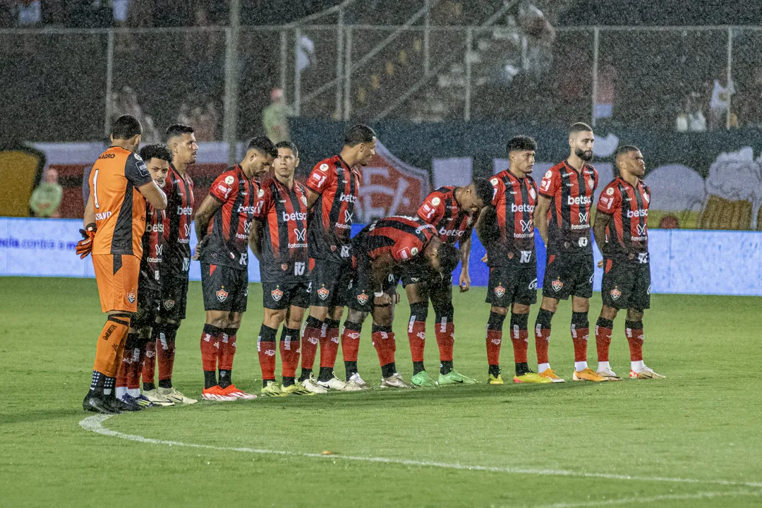 Vitória encerrou o Brasileirão sem vencer com uniforme rubro-negro