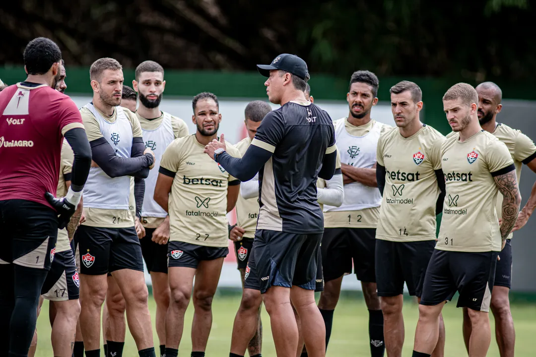 Thiago Carpini comanda treino no CT Manoel Pontes Tanajura