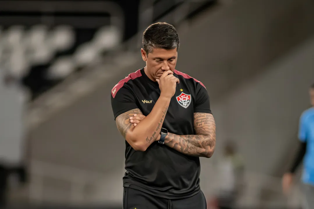 Thiago Carpini, técnico do Vitória