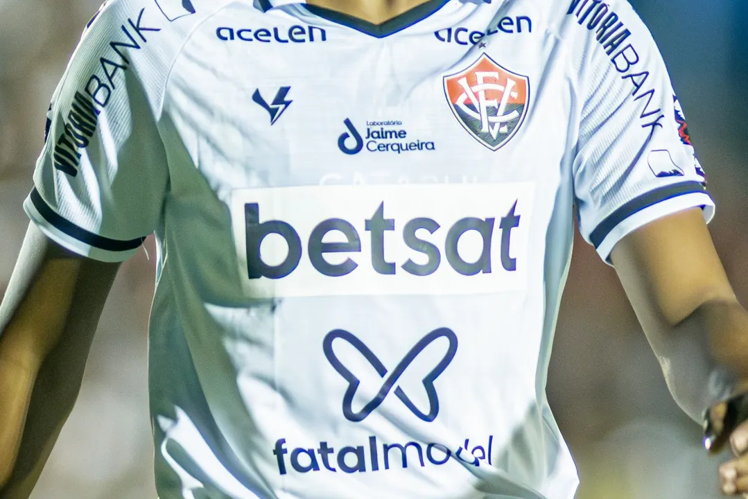 Betsat estampou camisa do Vitória desde o primeiro jogo da temporada 2024