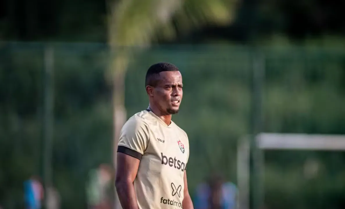 Carlos Eduardo em treino pelo Vitória no CT Manoel Pontes Tanajura