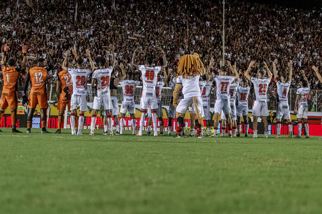 Jogadores do Vitória comemorando