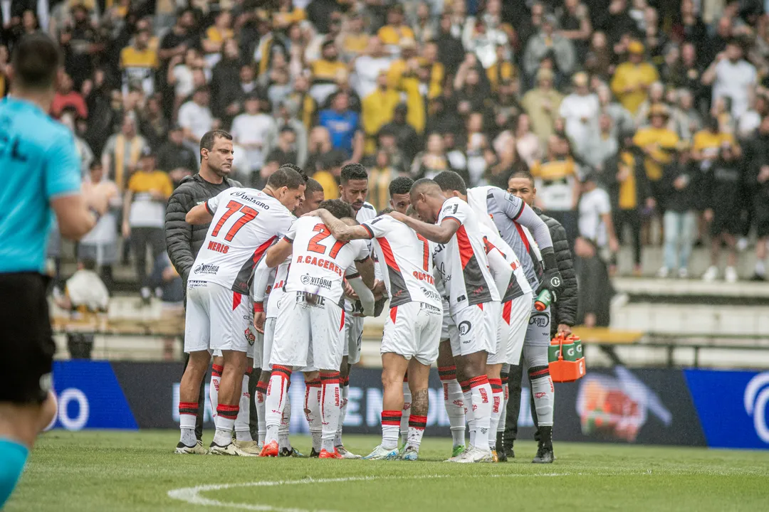 Imagem ilustrativa da imagem Vitória vence Criciúma e volta a se afastar da zona de rebaixamento