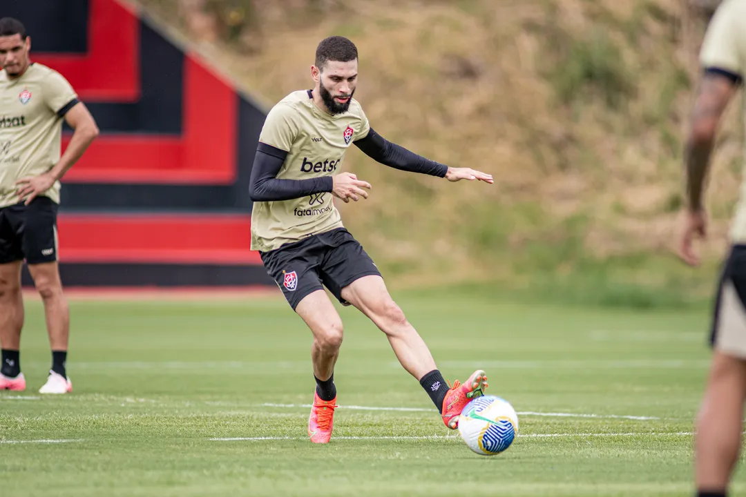 Wagner Leonardo em treino do Vitória na manhã desta sexta-feira