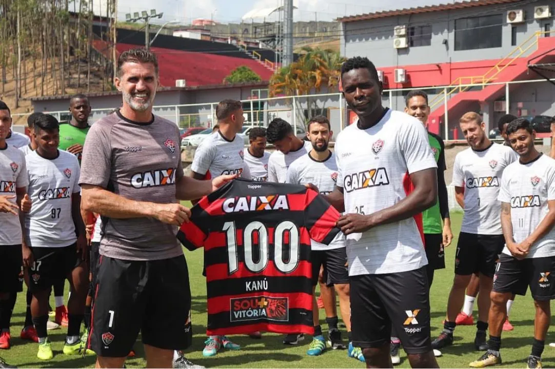 Kanu somou mais de 100 partidas pelo Vitória