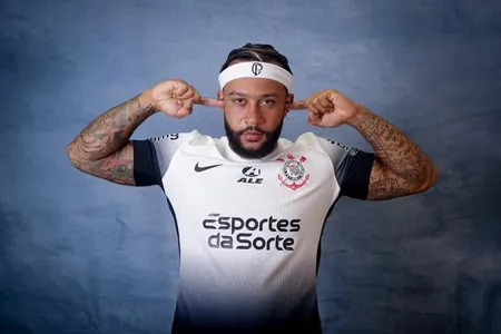 Memphis Depay pelo Corinthians