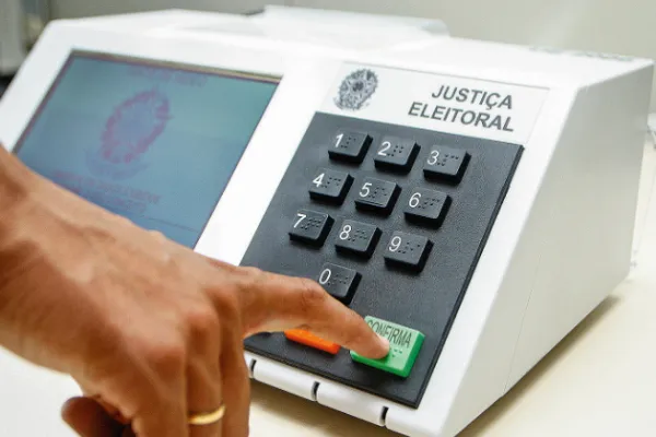 Urna eletrônica utilizada no Brasil pelo Tribunal Superior Eleitoral (TSE)