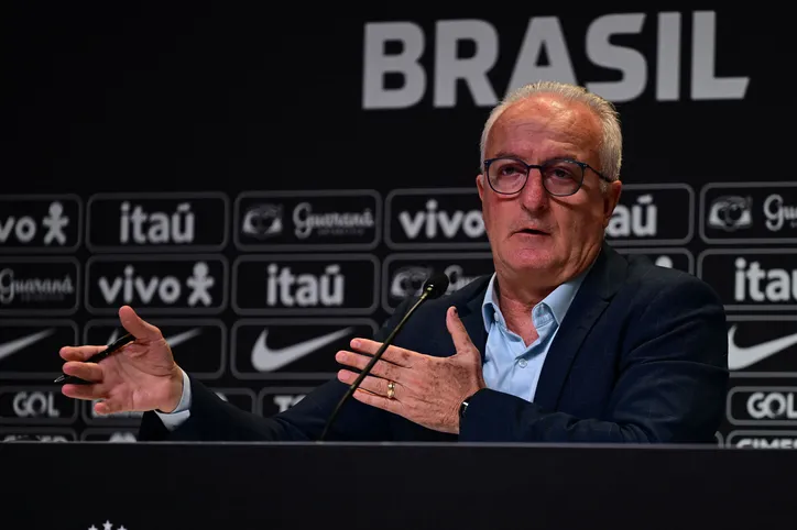 Dorival Junior durante coletiva da Seleção Brasileira