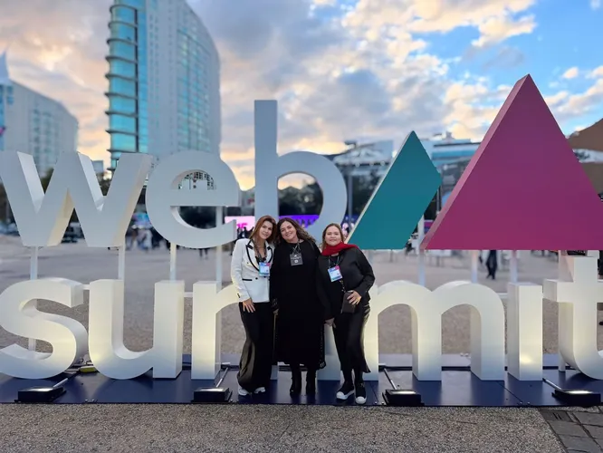 Agnaluce Moreira, Rejane Moreira e Manu Moscoso, no Web Summit Lisboa 2024