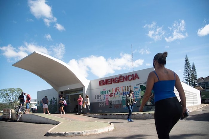 Homem é espancado por estar acompanhado de uma transexual