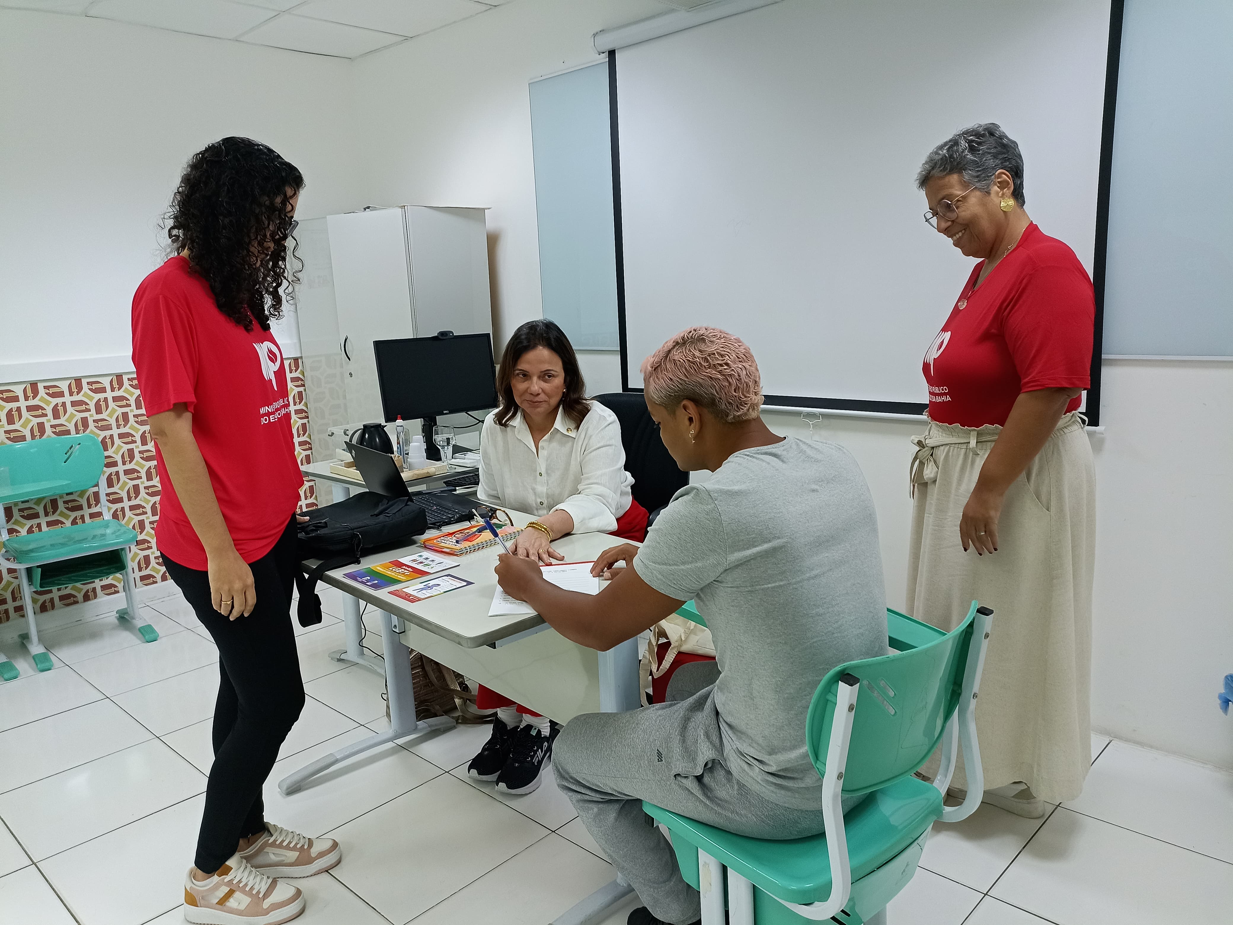 MP promove ação sobre adequação de nomes para pessoas transgênero