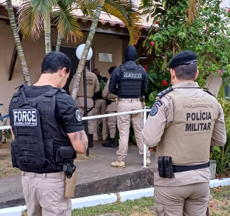 PMs são presos por execução e alteração em cenas de crimes na Bahia