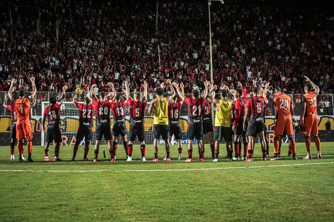 Jogadores do Vitória comemorando