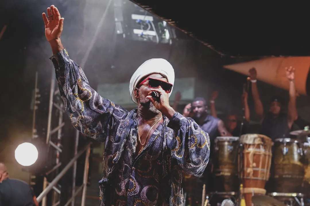 Carlinhos Brown lotou o Candyall Guetho Square na noite deste domingo, 22