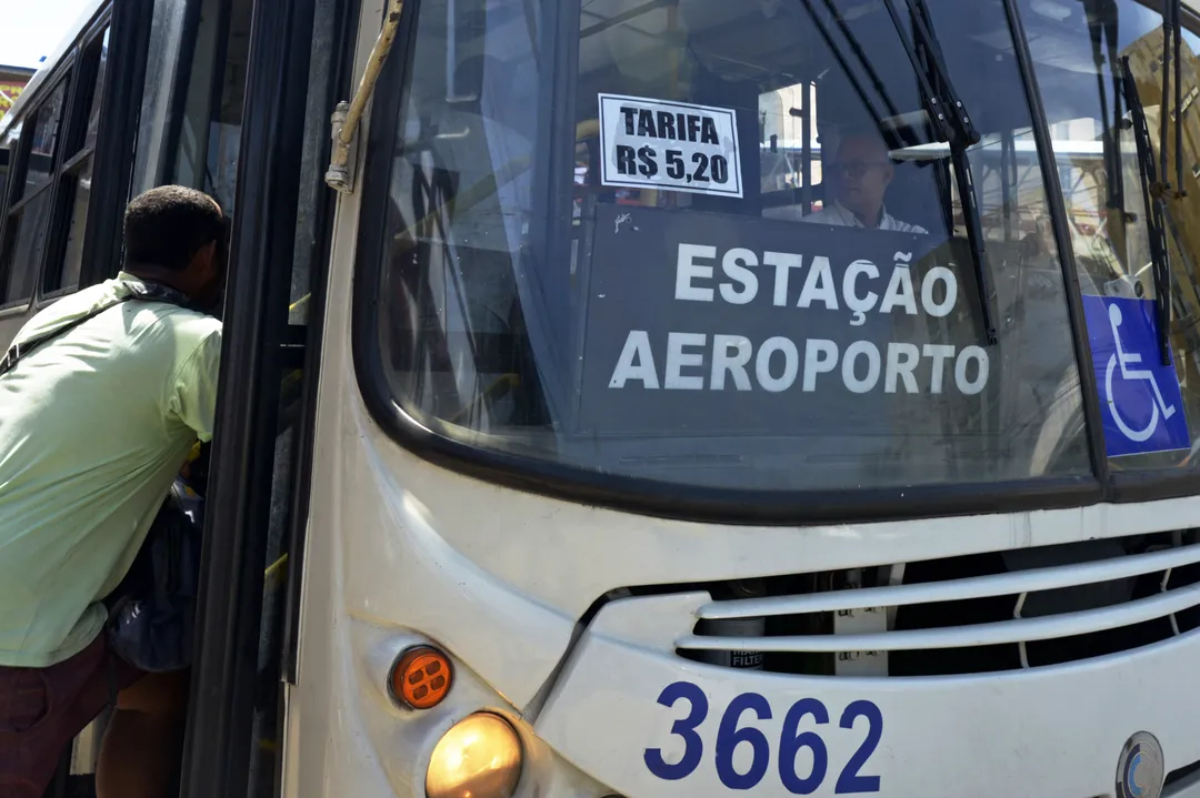 Ponto de ônibus em Lauro de Freitas.