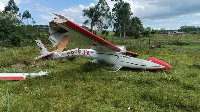 Os dois ocupantes da aeronave sobreviveram