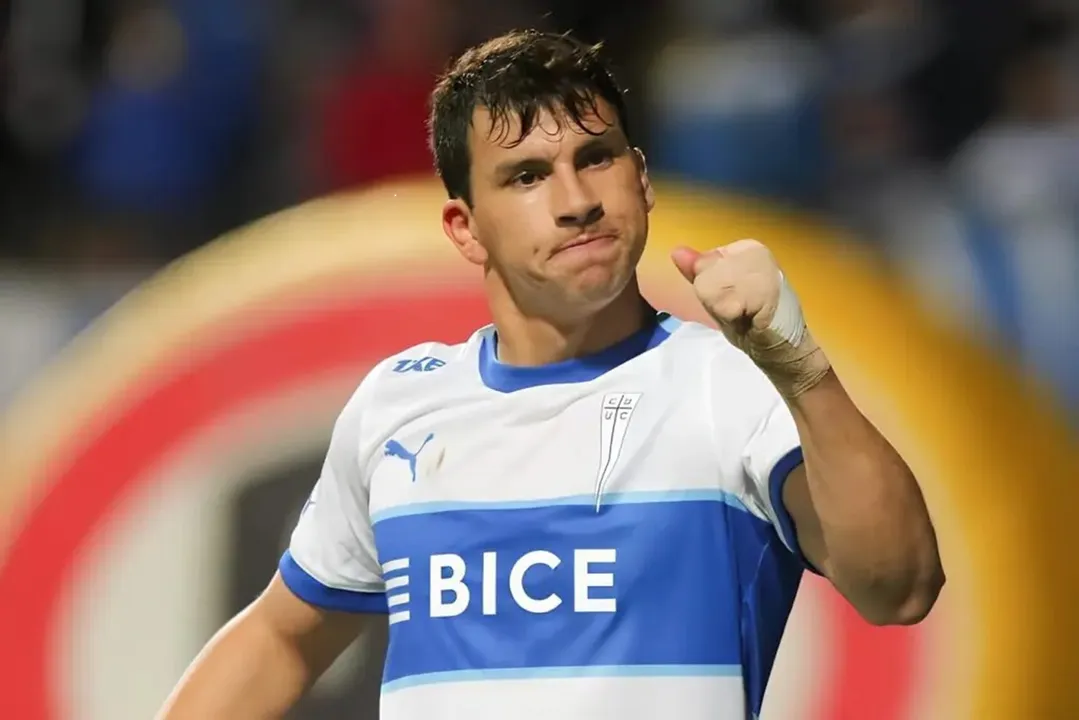 Gonzalo Tapia em atuação com a camisa da Universidad Católica do Chile