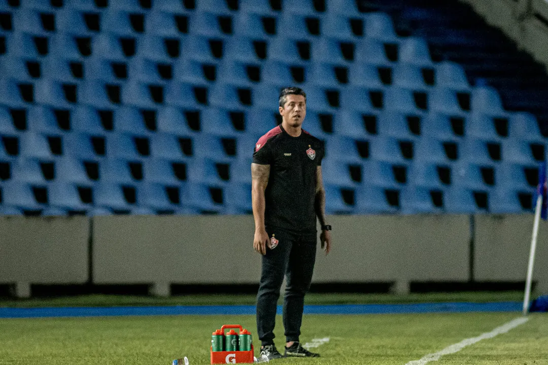 Thiago Carpini na partida contra o Maranhão, pela Copa do Brasil