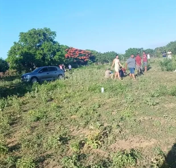 Corpo foi encontrado dentro de um veículo com ferimento na cabeça