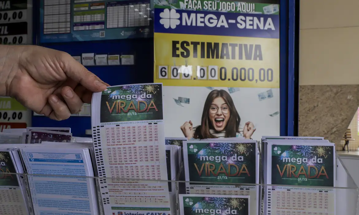 Imagem ilustrativa da imagem Apostadores falam sobre sonho de embolsar os R$ 600 milhões da Mega