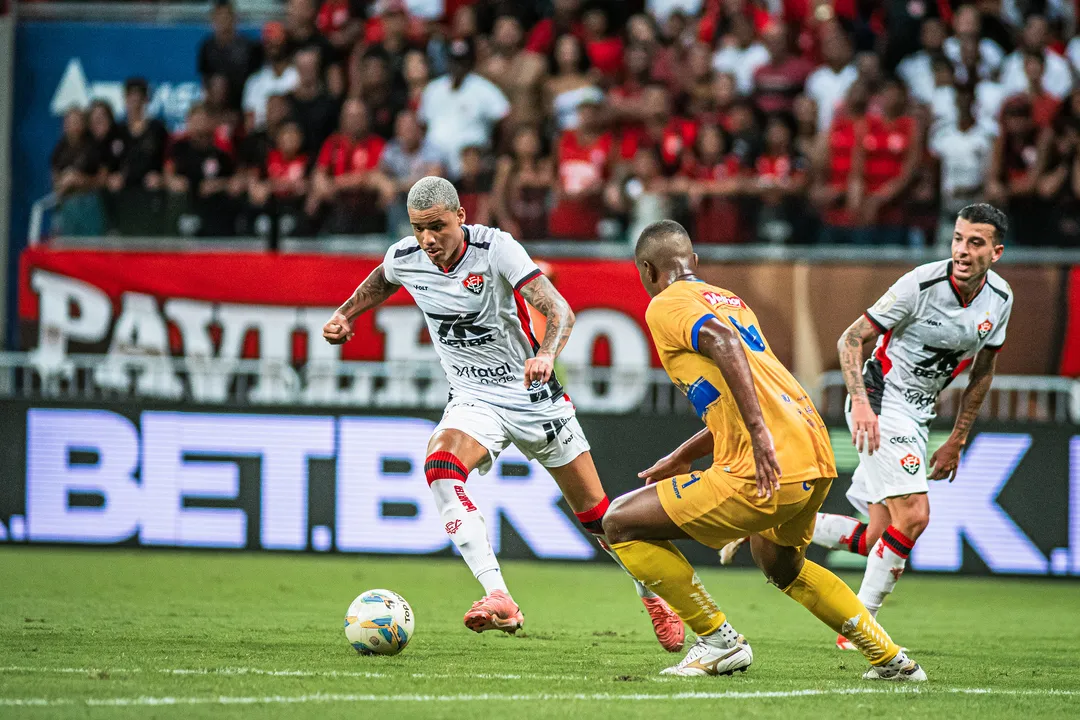 Janderson se destacou na goleada contra o Colo-Colo na Arena Fonte Nova