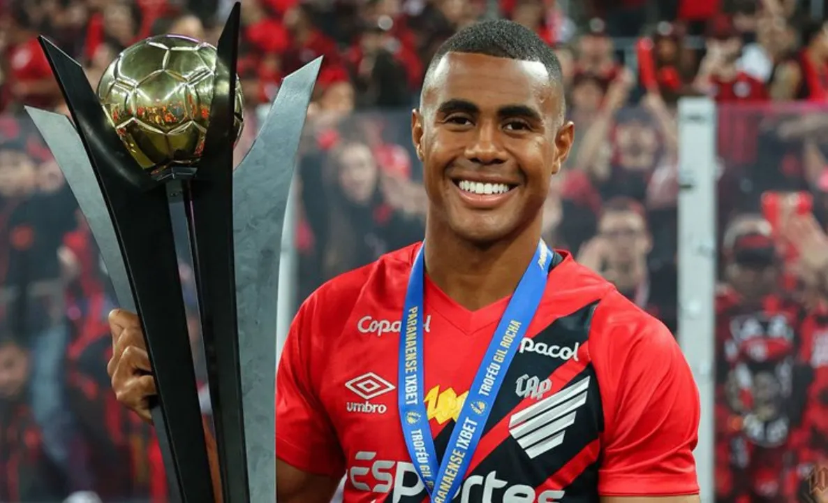 Erick foi campeão da Copa do Brasil e da Copa Sul-Americana pelo Athletico-PR