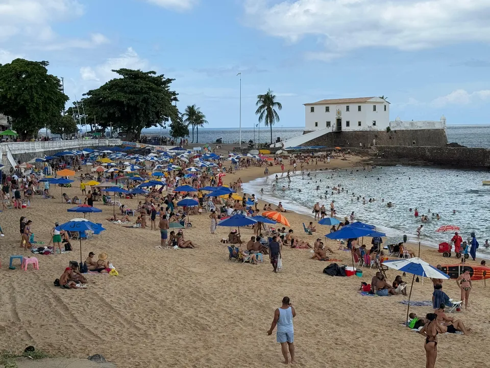 Faixa de areia ficou mais visível nesta quarta