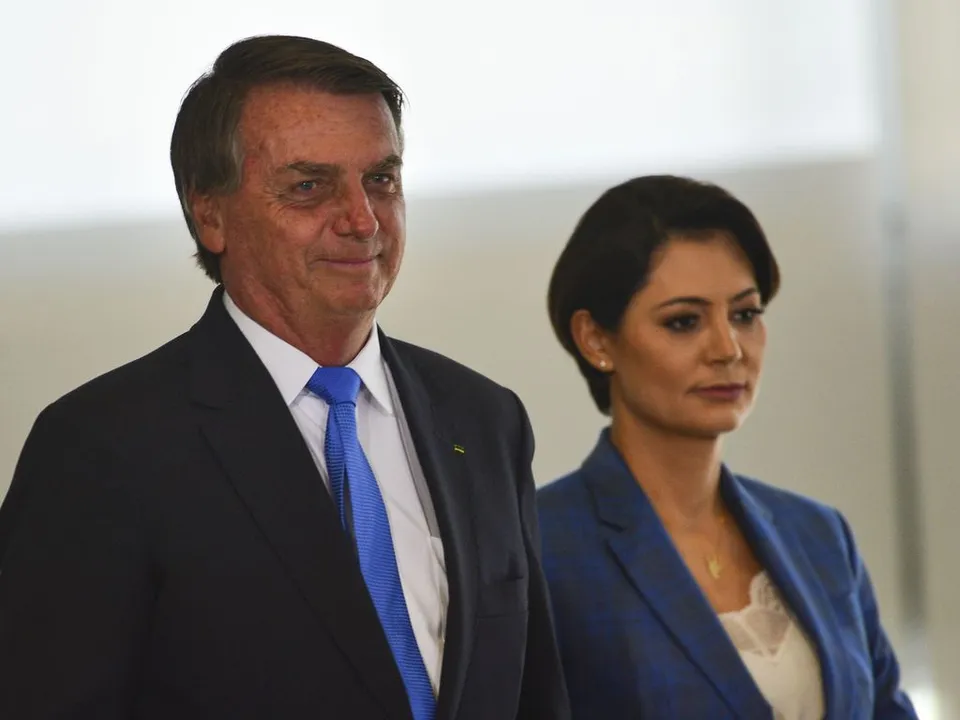 Ex-presidente não poderá sair do Brasil