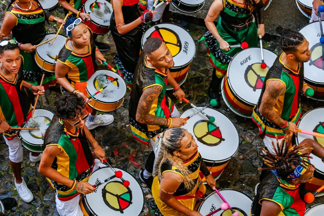 Cortejo reuniu 130 percussionistas e 30 bailarinas