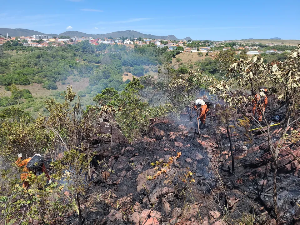 Imagem ilustrativa da imagem Bombeiros extinguem incêndios em três cidades da Bahia