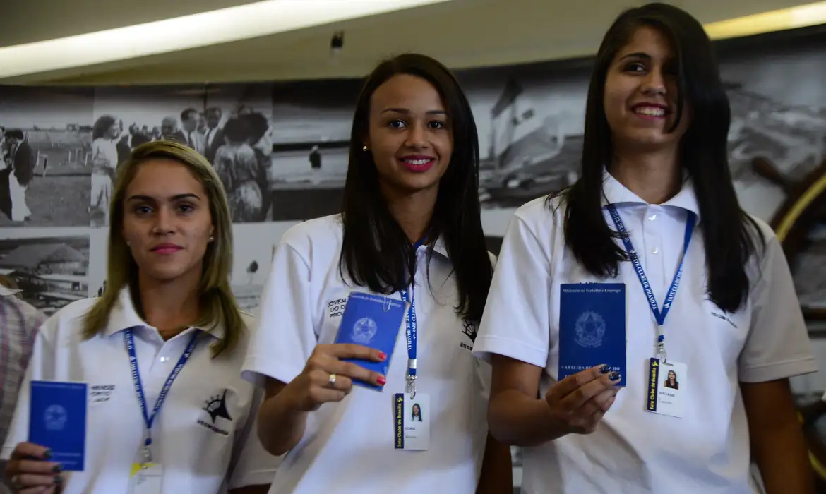 De acordo com o Ministério do Trabalho, de janeiro a outubro deste ano, foram contratados 91.621 jovens aprendizes