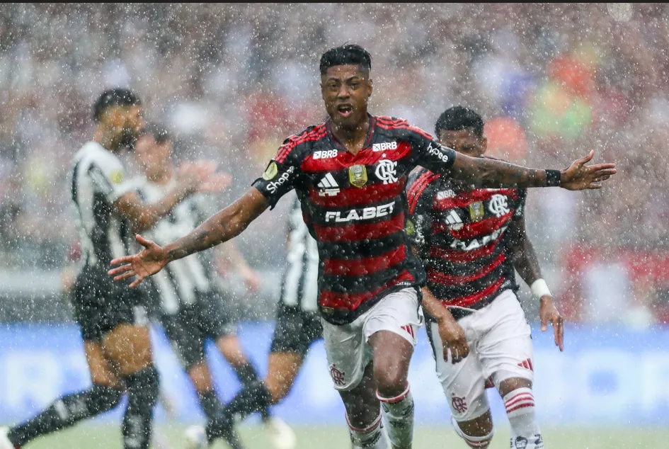 Bruno Henrique comemora gol sobre o Botafogo na Supercopa