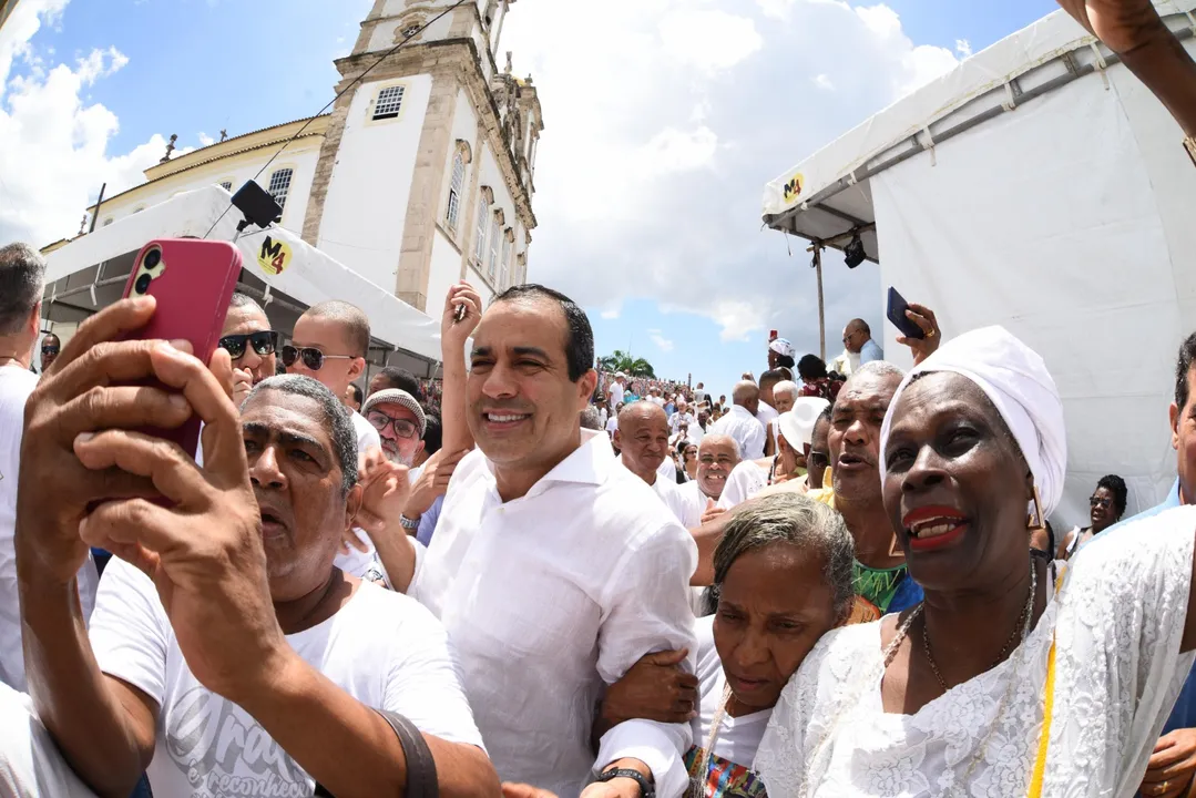 Prefeito de Salvador, Bruno Reis, participou na manhã desta sexta-feira, 27, de uma missa na Igreja do Bonfim