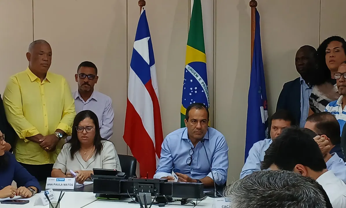 Prefeito em coletiva de imprensa de anúncio do novo secretário de Mobilidade