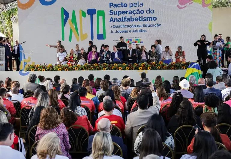 Imagem ilustrativa da imagem Cachoeira adere ao Pacto Nacional pela Superação do Analfabetismo