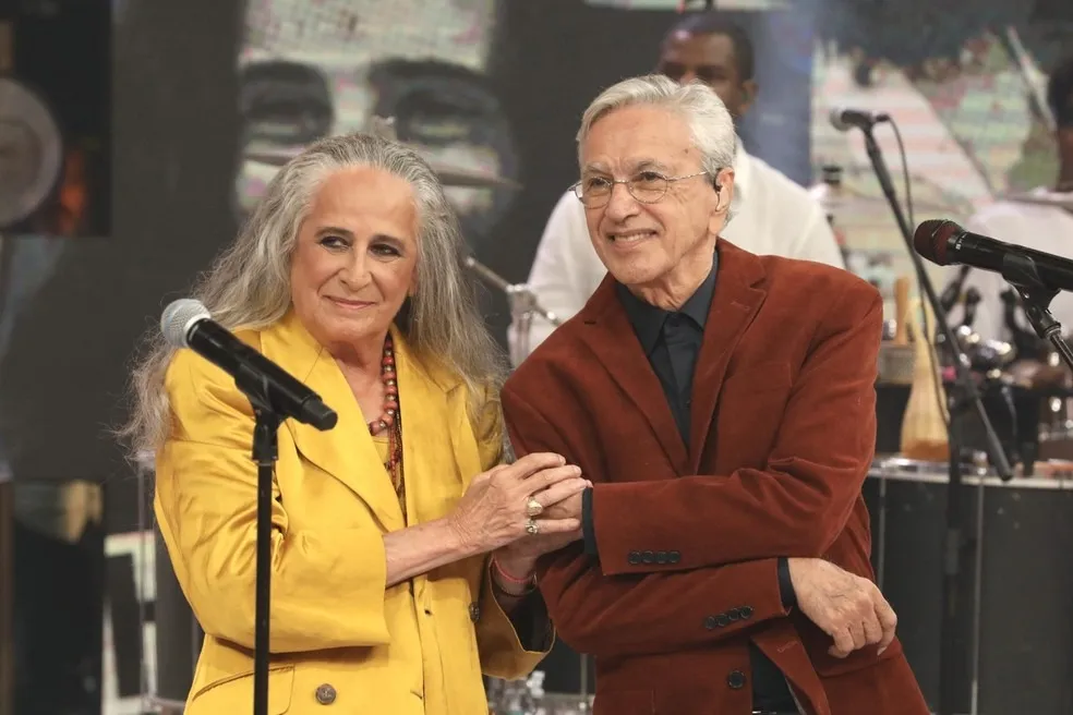 Caetano Veloso subiu ao palco e a apresentação seguiu e encerrando o show ao lado da irmã.