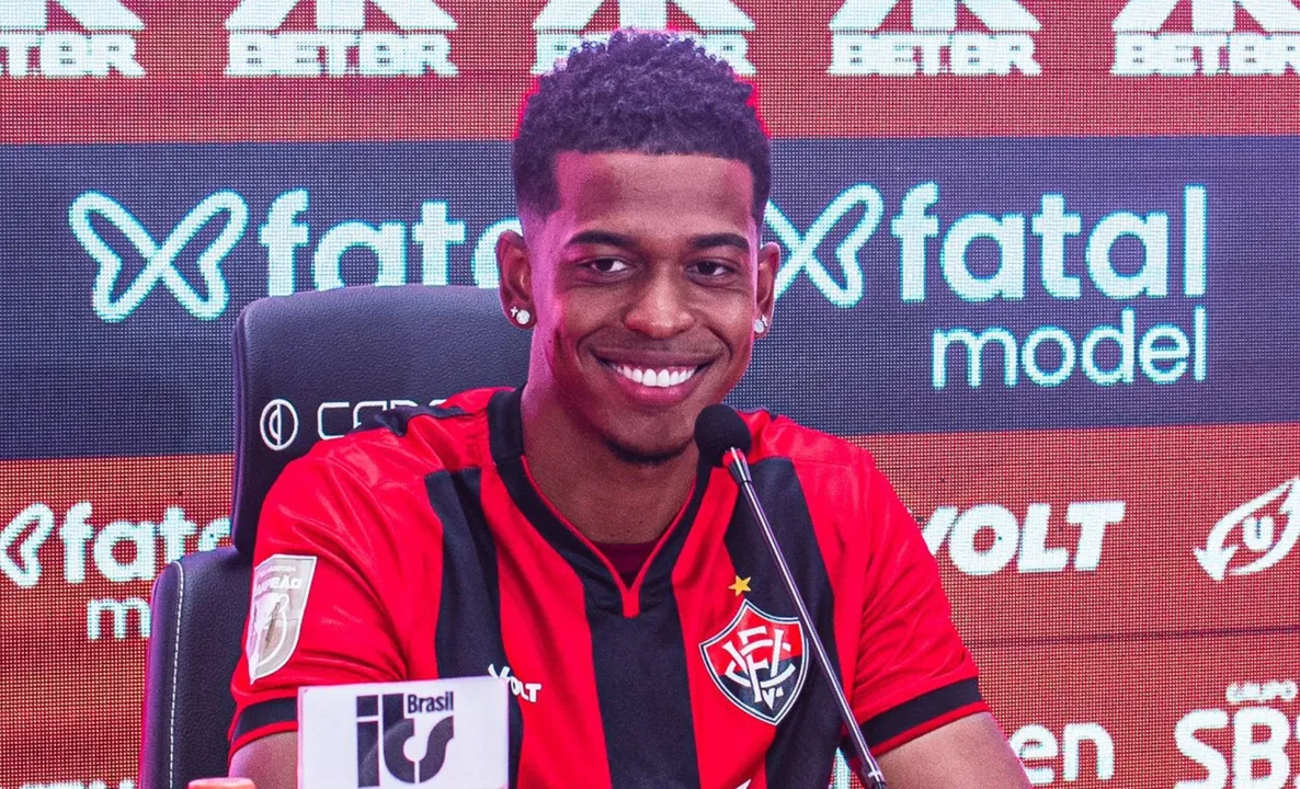 Carlinhos, novo atacante do Vitória