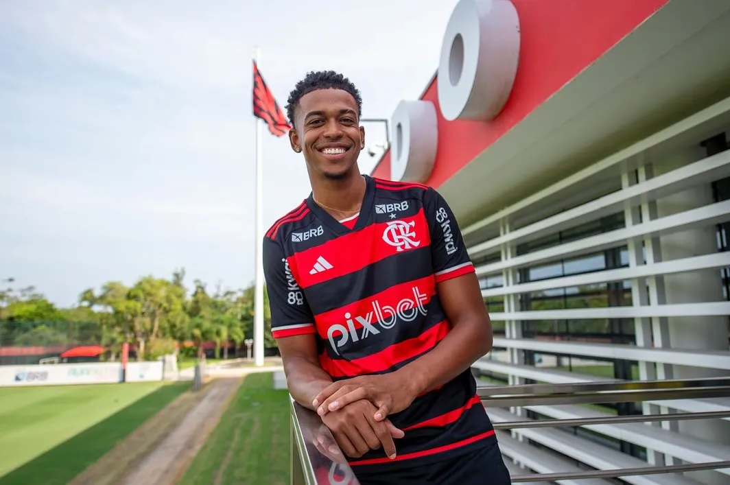 Carlinhos chega ao Vitória cedido por empréstimo pelo Flamengo