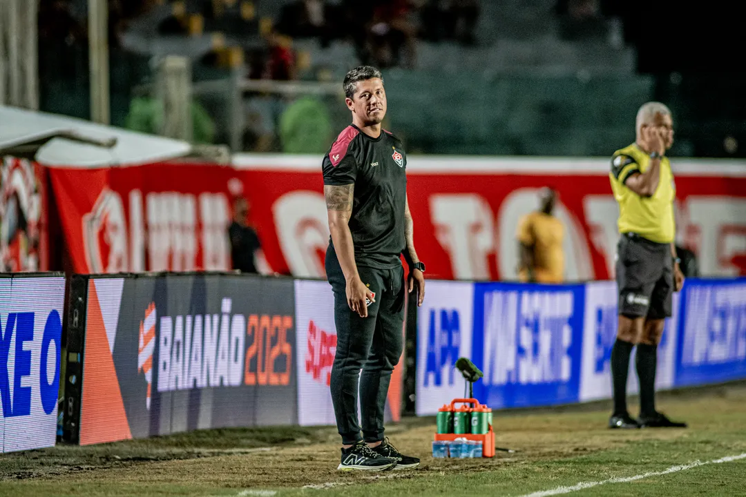 Thiago Carpini, treinador do Vitória