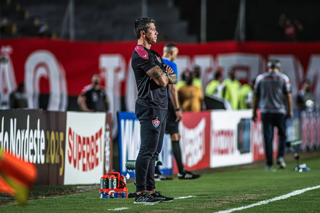 Thiago Carpini, técnico do Vitória