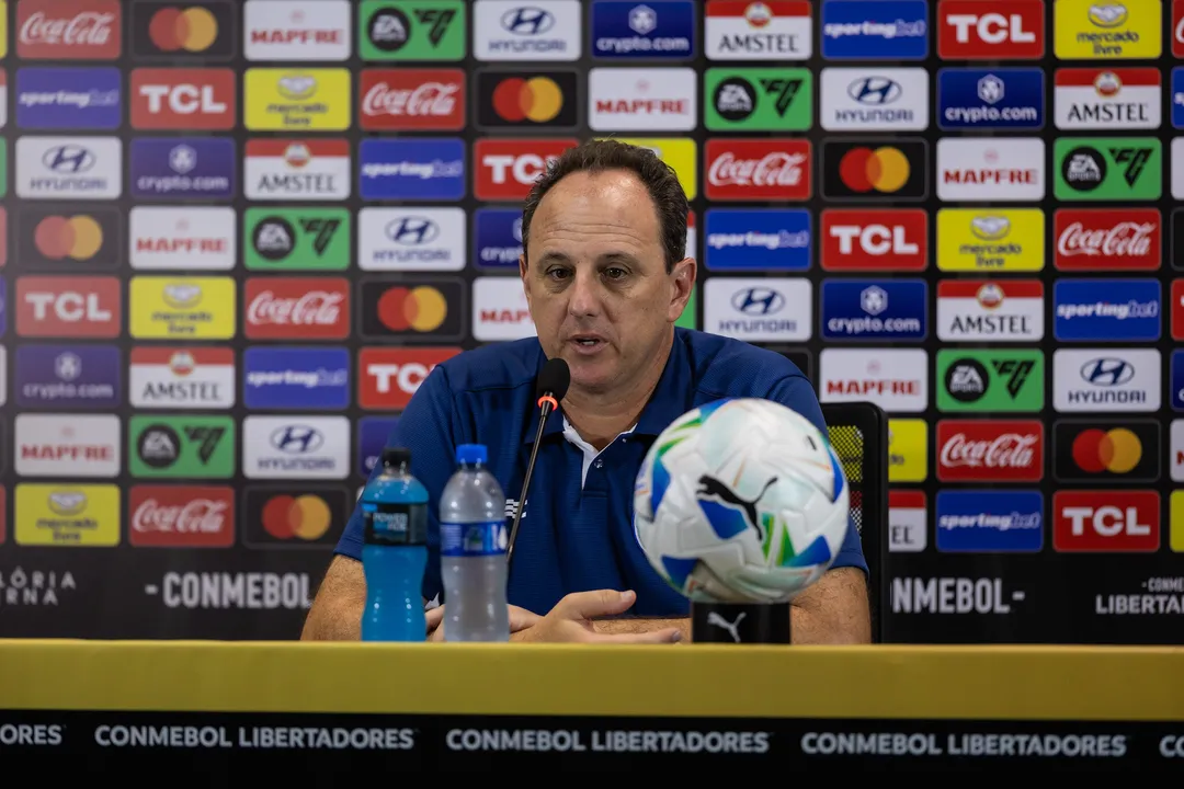 Rogério Ceni durante coletiva após o jogo desta terça-feira, 25