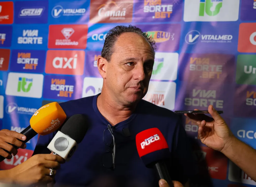 Rogério Ceni durante entrevista coletiva no Adauto Moraes