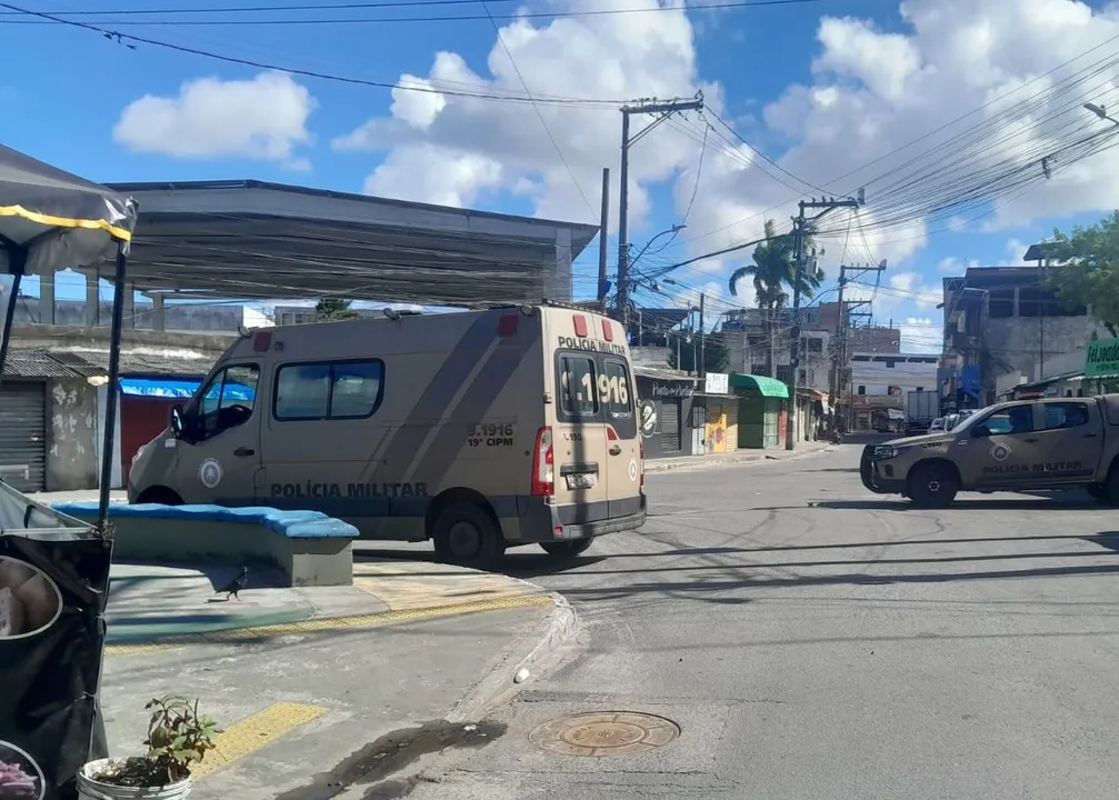 Policiamento foi reforçado no bairro e os deixaram de circular